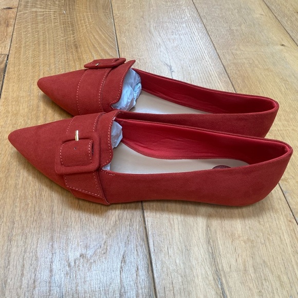 Journee Collection Crimson faux suede, buckle loafer flats - Picture 3 of 6